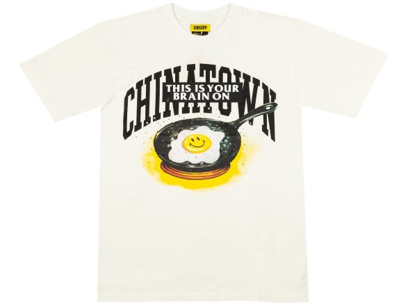 Chinatown Market Smiley Brain On Fried Tee in Cream For Sale